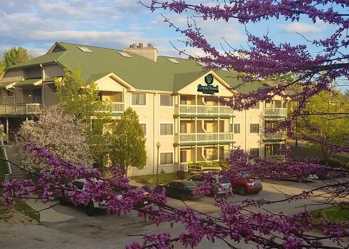 Grand Wood Suites