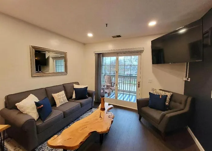 Grand Wood Suites
